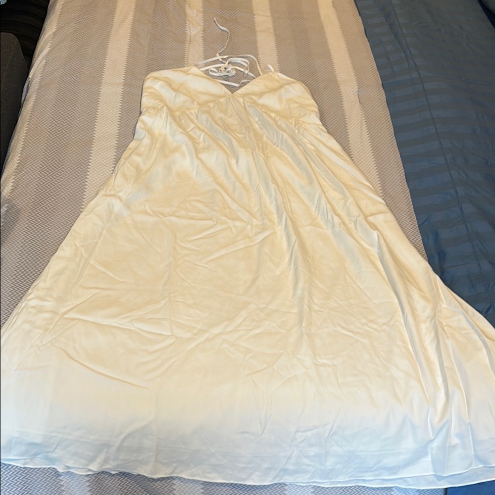 The drop backless white dress